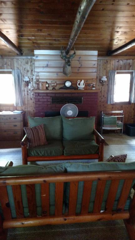 Log Cottage on Blue Lake Kalkaska Eksteriør bilde